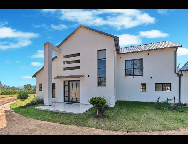 10,706M² SMALLHOLDING FOR SALE IN RUIMSIG